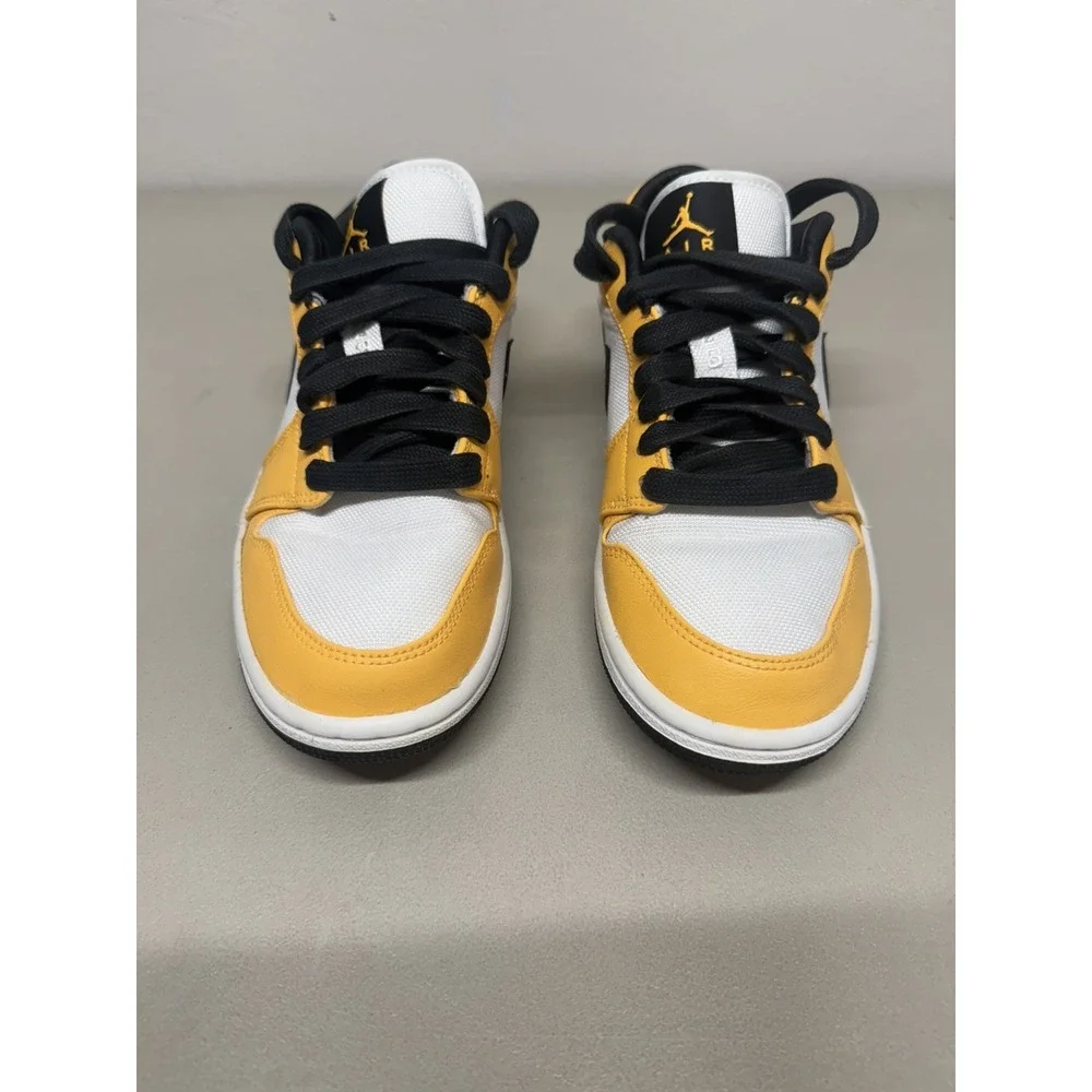 Size 7 W / 5.5 Youth - Air Jordan 1 Low 